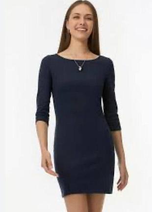 Женское черное платье футляр сзади змейка