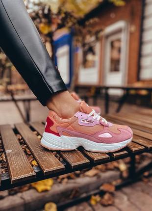 Женские кроссовки adidas falcon розовый персик.6 фото