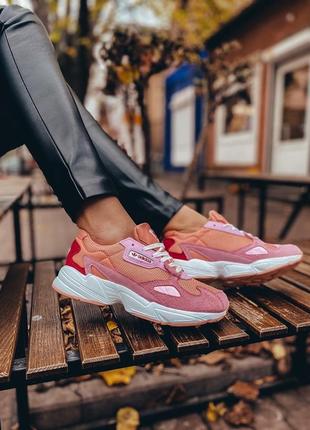 Женские кроссовки adidas falcon розовый персик.3 фото