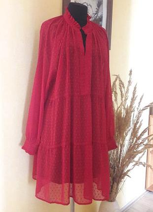 Дуже красива з вишивкою шифонова сукня з відкритими плечим