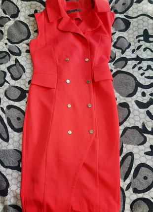 Красное платье