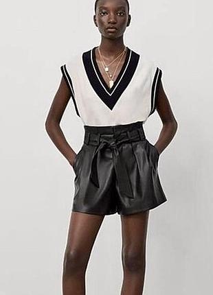 Жіночі чорні шкіряні шорти з високою посадкою на ремні zara