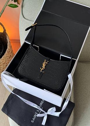 Стильная сумка женская в черном цвете, натуральная лаковая кожа с принтом крокодила, питона, тренд