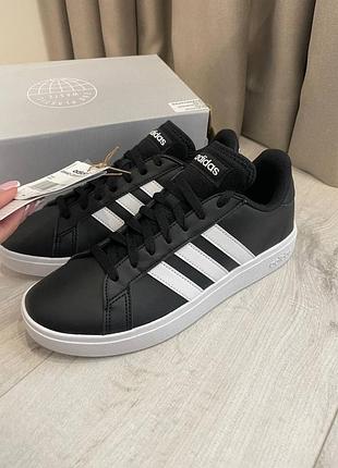 Кросівки adidas