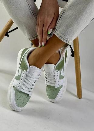 Жіночі кросівки гарної якості