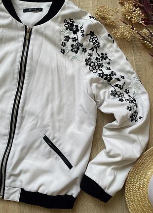 Курточка пиджак с поясом и капишоном