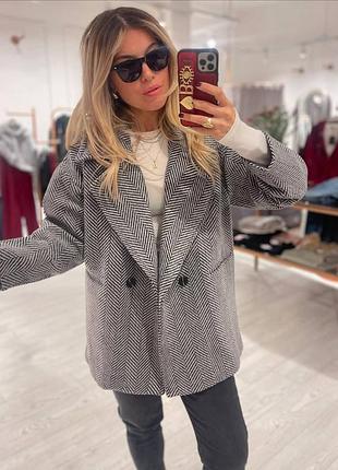 Стильное укороченное пальто-пиджак на подкладе