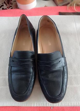 Туфлі.