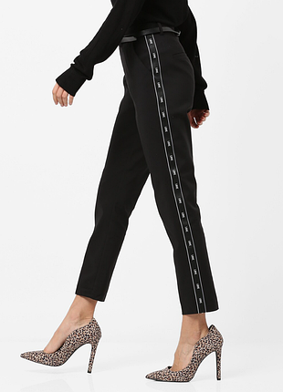 Жіночі чорні звужені штани tally weijl xs 42 лампаси з написом love швейцарія slim fit класичні штани дудочки з кишенями вкорочені принт