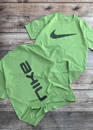 Зеленая футболка с принтом на спине nike