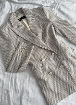Светлый пиджак zara
