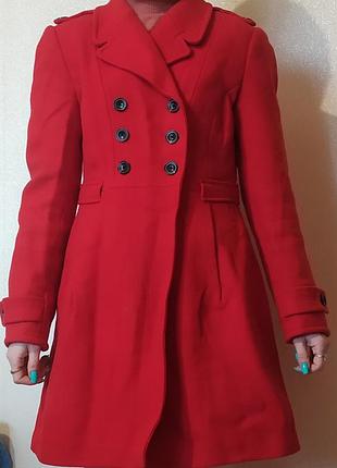 Красное пальто 42р