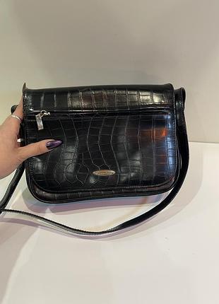Черная классическая сумка cross body