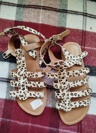 Женские босоножки