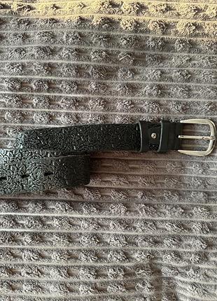 Черный кожаный ремень с выжимом 91 см