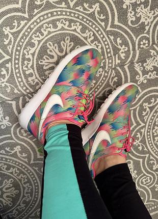 Яскраві жіночі кросівки nike, текстильні