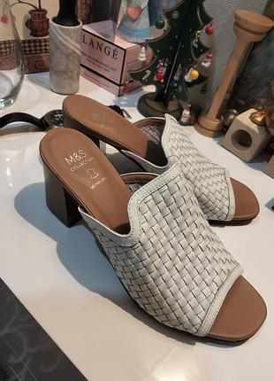 Фірмові жіночі босоніжки m&s