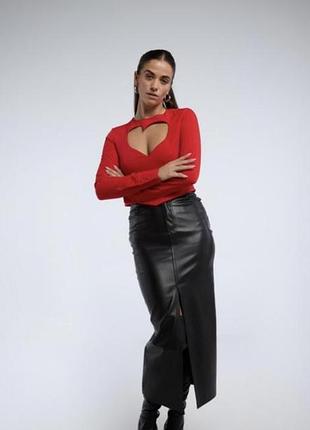 Невероятная блуза с вырезом сердечко