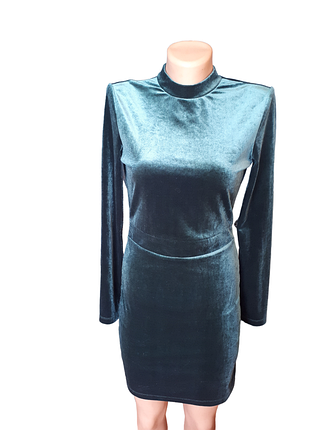 Платье с открытой спинкой