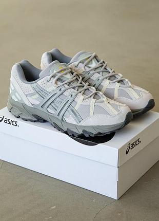 Чоловічі кросівки високої якості щільний матеріал гарна приємна якість дуже зручні в носінні