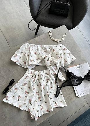 Костюм в пижамном стиле