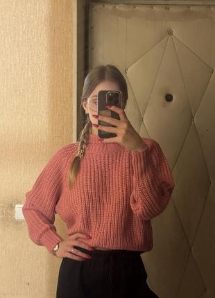 Светр вʼязаний з горлом рожевий