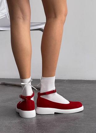 Красные замшевые туфли10 фото