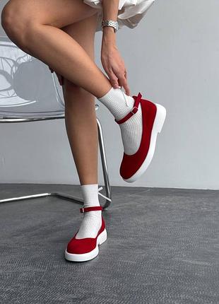 Красные замшевые туфли9 фото