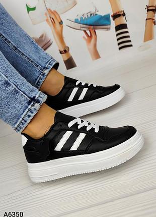 Женские кроссовки