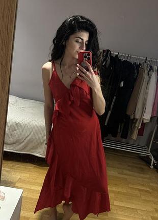 Винтажная красная миди-платье с воланами