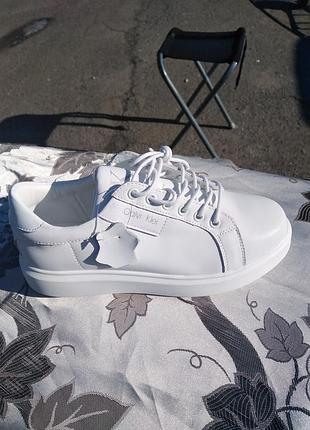 Весенние кроссовки