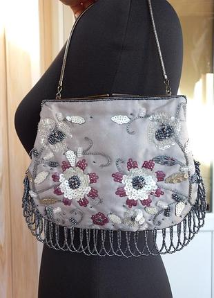 Нарядная сумочка вышита бисером