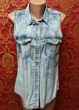 Джинсовая рубашка без рукавов на кнопках