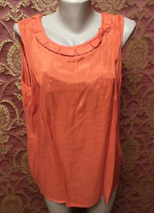 Красная блуза блестящая сзади есть пятна 16 размер