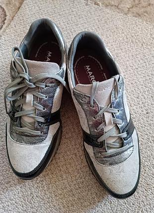 Кроссовки женские