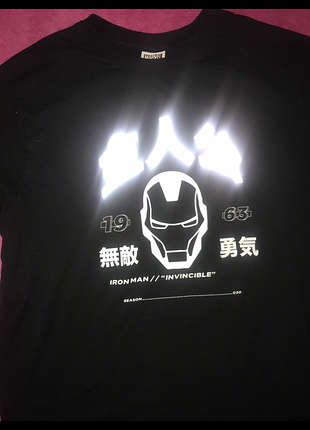 Футболка чорна marvel