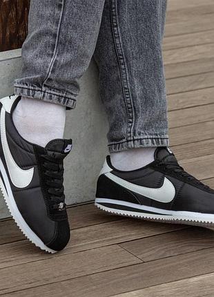 Демисезонные кроссовки nike цвет черный/белый