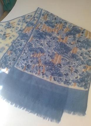 Легкий шарф в цветочный принт: шерсть