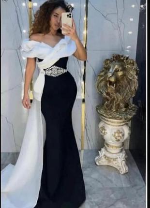 Роскошное платье с камнями