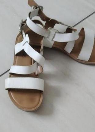 Кожаные сандалии босоножки