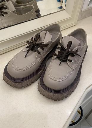 Взуття весняне жіноче