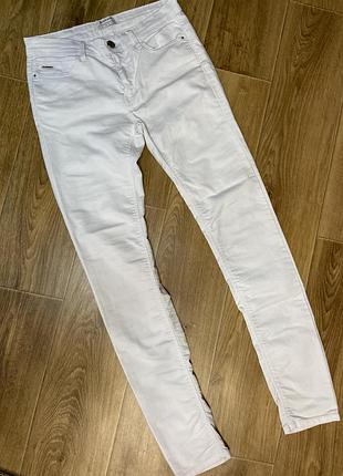 Джинси stradivarius