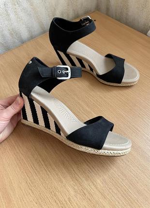 Шкіряні босоніжки ugg оригінал 24 см
