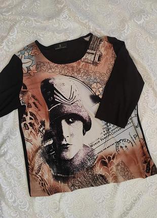 Брендовая кофта с интересным рисунком