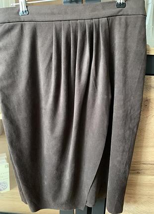 Замшева коричнева спідниця на весну