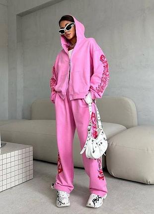 Женский спортивный костюм с широкими брюками