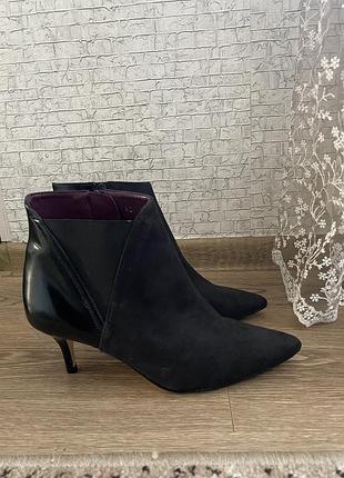 Продам фирменные ботинки лодочки