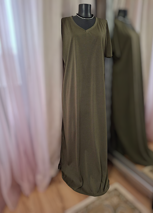 Комфортне з кишенями та розрізами з боків плаття 👗 великого розміру