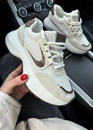 Базовые кроссовки