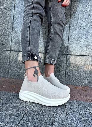 Текстильные кроссовки сочетают в себе дышащие свойства материала и гибкость, что делает их идеальным выбором для повседневной носки